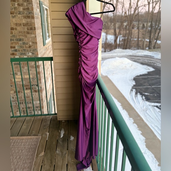 🆕 ✨ B. Darlin Plum One Shoulder Ruched Long Social Gown Size 0 Party Chic Prom - Picture 3 of 17